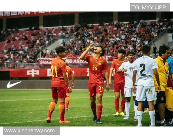 上海足球队心理素质提升之路:从困境中崛起的奋斗与蜕变 上海足球队心理素质提升之路:从困境中崛起的奋斗与蜕变