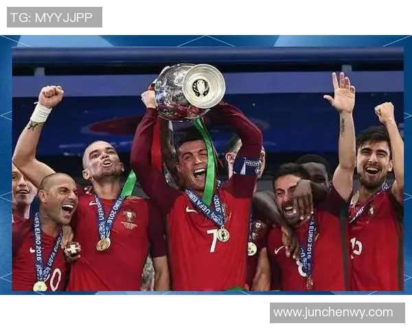 昔日足球巨星的辉煌岁月与精彩瞬间回顾 昔日足球巨星的辉煌岁月与精彩瞬间回顾